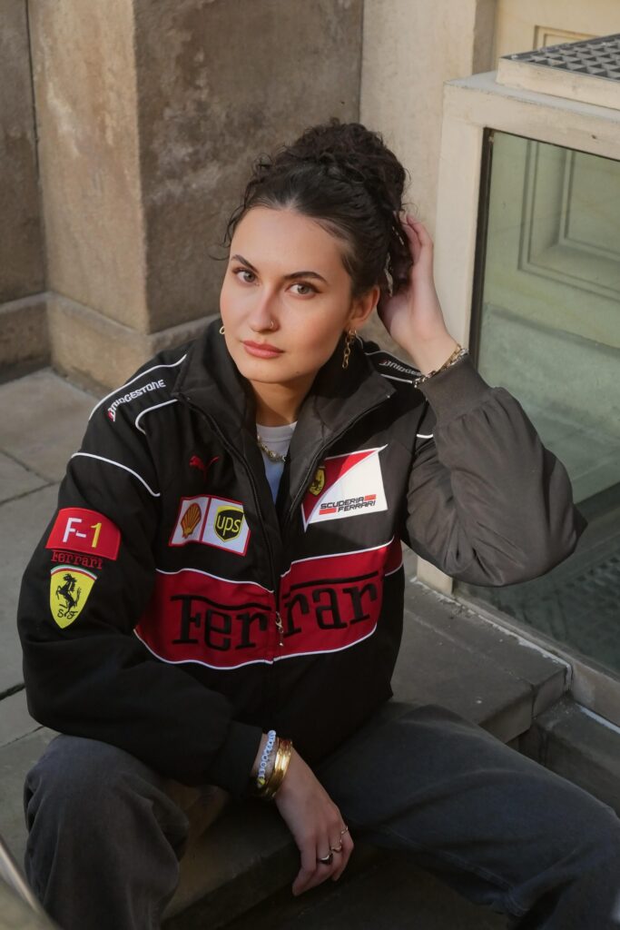 Auf dem Bild ist Caro selbst zu sehen.